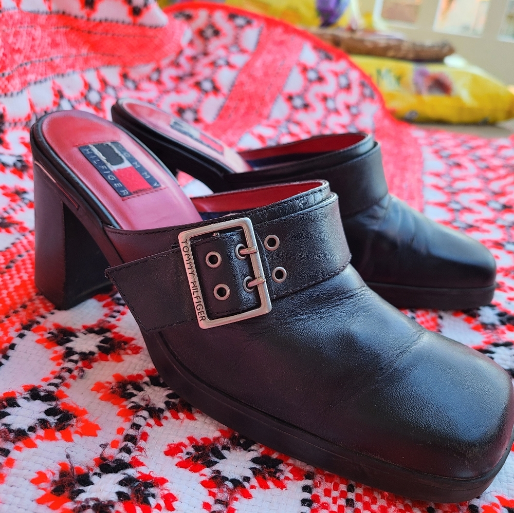 ☆Vintage Tommy Hilfiger 4" black heels☆